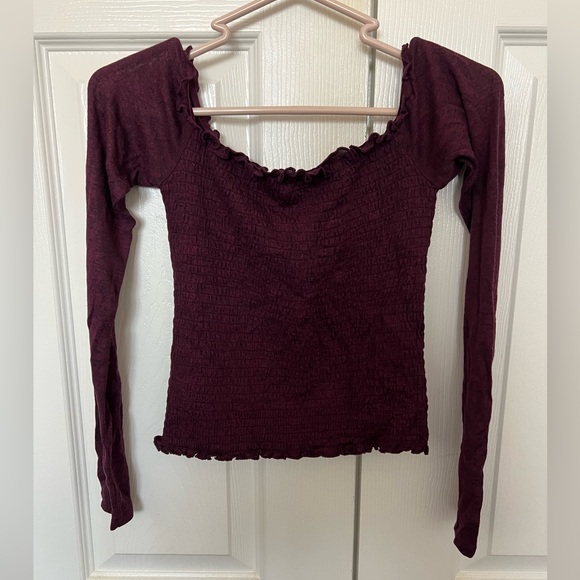 Hollister Off-The-Shoulder Longsleeve Bundle - Picture 3 of 3